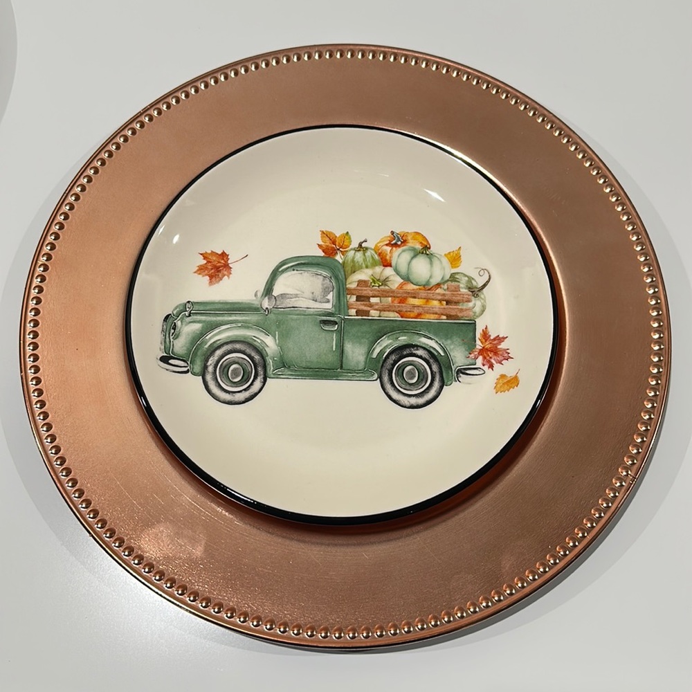 🌸NEW Two pc Plates Fall Decorations Hand Painted NWT.